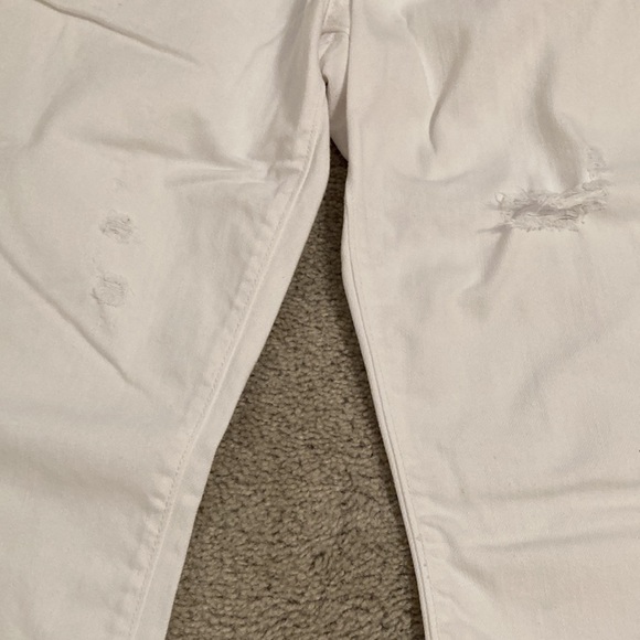 Old Navy Diva Distressed White Jean Capris - Picture 5 of 5